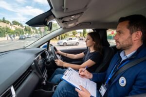 Comment devenir examinateur auto école